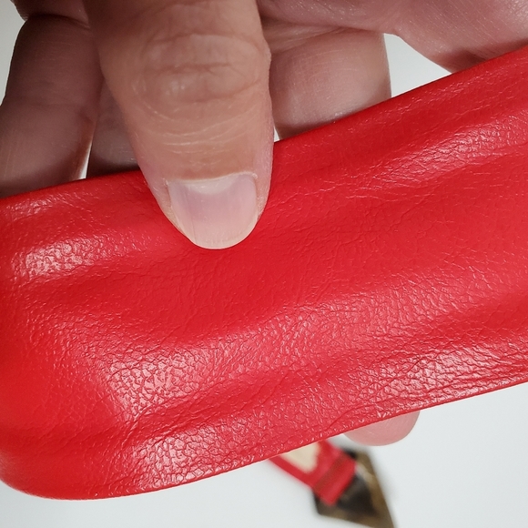 Vintage red waist belt with diamond shaped brass buckle - Picture 5 of 8